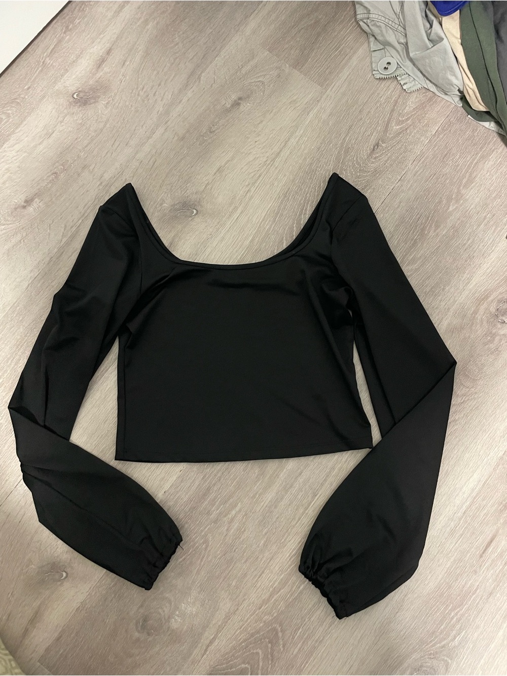Ardene Black Scoop-Neck Long Sleeve Crop Top